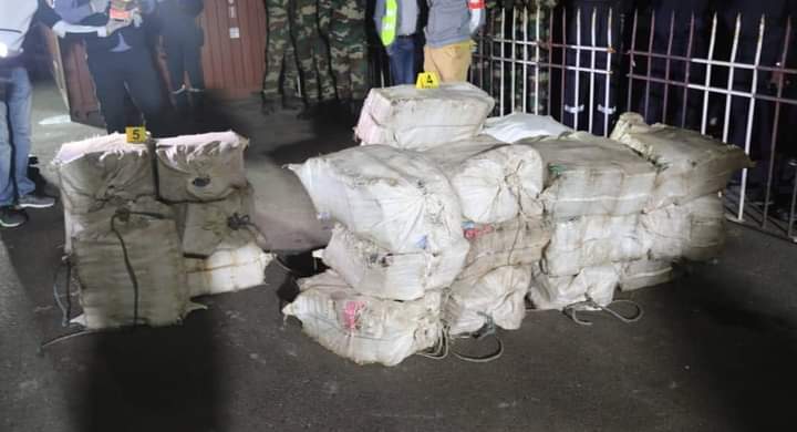 TRAFIC DE DROGUE - La Marine intercepte 805 kg de cocaïne en haute mer !