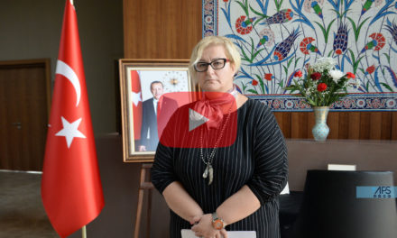 EN COULISSES - L'ambassadrice de Turquie, émue aux larmes, apprécie
