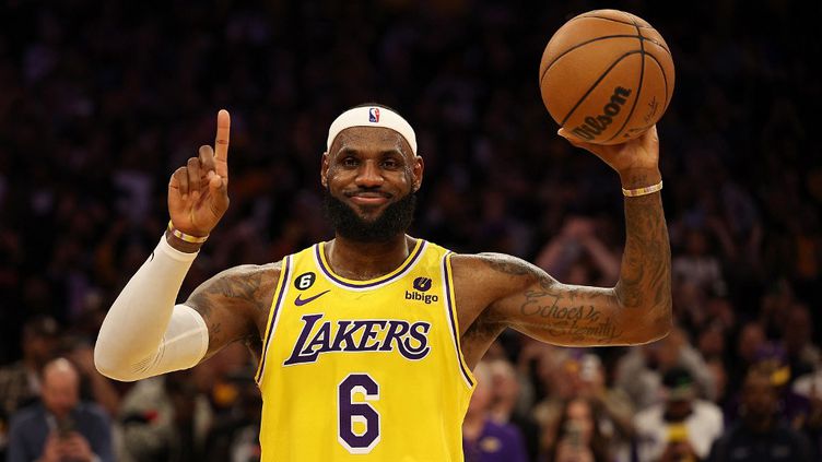 MEILLEUR MARQUEUR NBA - LeBron James efface Kareem Abdul-Jabbar