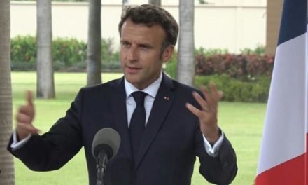 EN COULISSES - Macron assume la défense des intérêts de la France (bis)