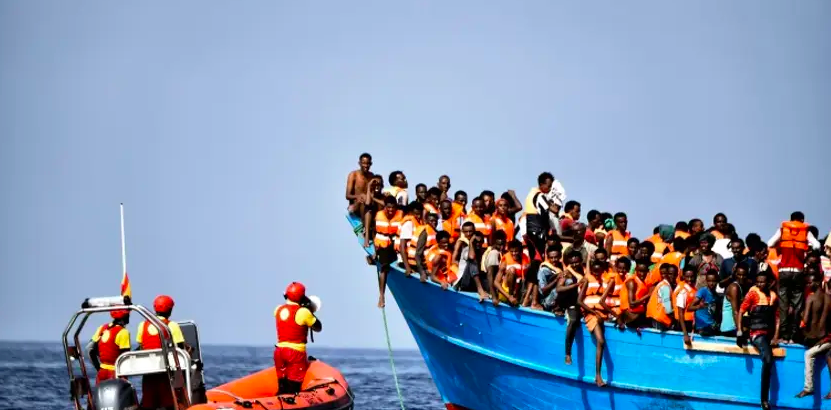 EN COULISSES - huit migrants morts trouvés à bord d'une embarcation en Italie