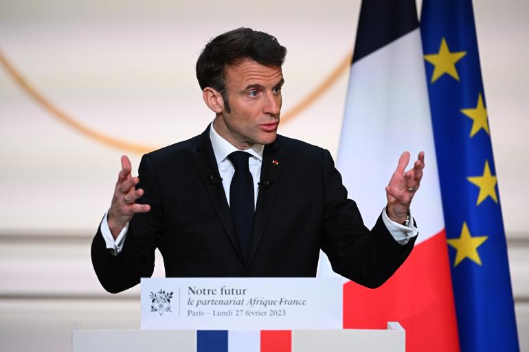 EN COULISSES - Macron sermonne les patrons français
