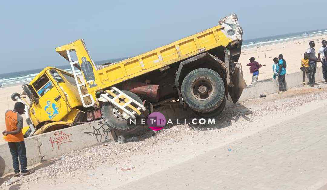 EN COULISSES - Le camion écrase un jeune homme (En images)