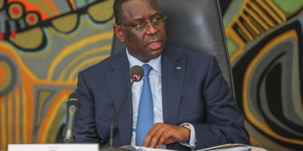 EN COULISSES - Macky Sall vante son bilan