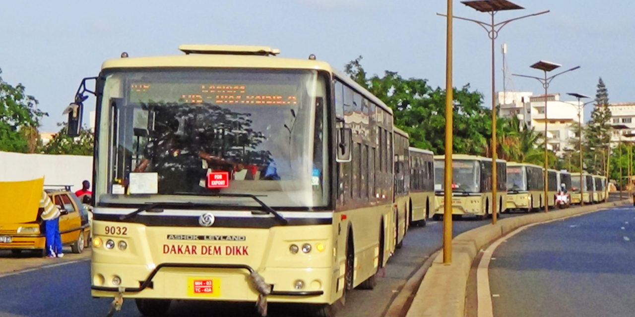 MANIFESTATIONS DE YEWWI - Dakar Dem Dikk gare ses bus