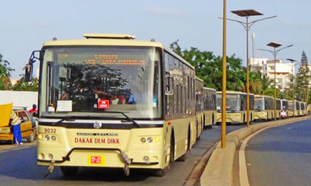 MANIFESTATIONS DE YEWWI - Dakar Dem Dikk gare ses bus