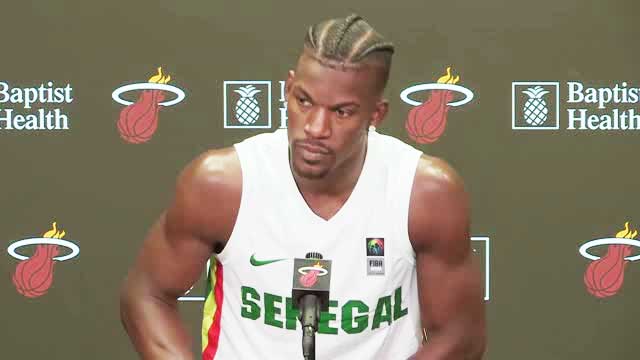 NBA - Jimmy Butler s’affiche en conférence de presse avec le maillot du Sénégal !