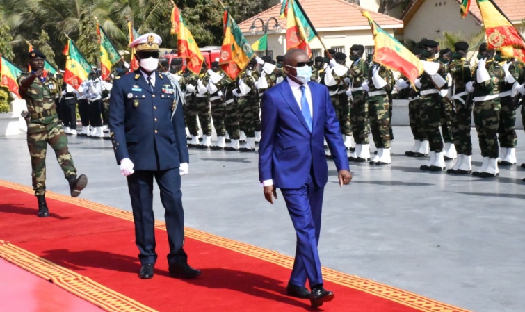 EN COULISSES - Sidiki Kaba défend l'armée