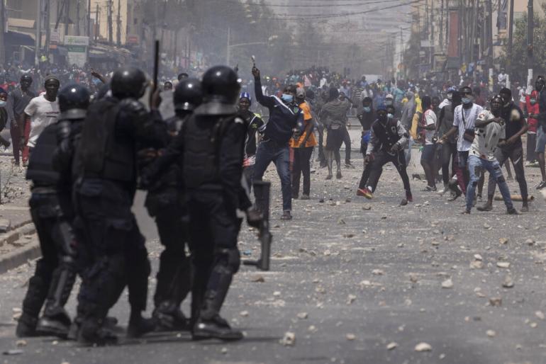 PROCÈS SONKO-ADJI SARR - Des affrontements signalés dans plusieurs quartiers de Dakar