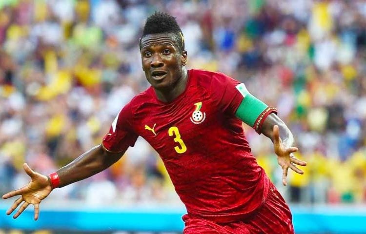 OFFICIEL - Asamoah Gyan range ses godasses