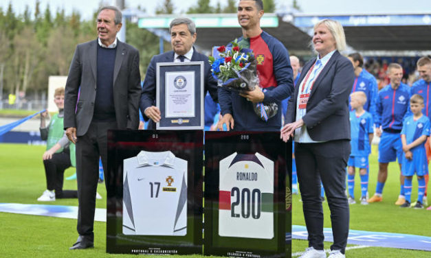 EN COULISSES - CR7 et la mythique barre des 200 caps