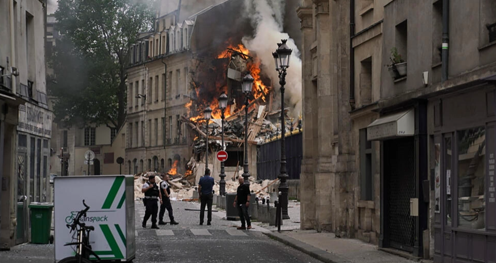 EFFONDREMENT D'UN IMMEUBLE A PARIS - Plus d'une vingtaine de blessés dont quatre graves