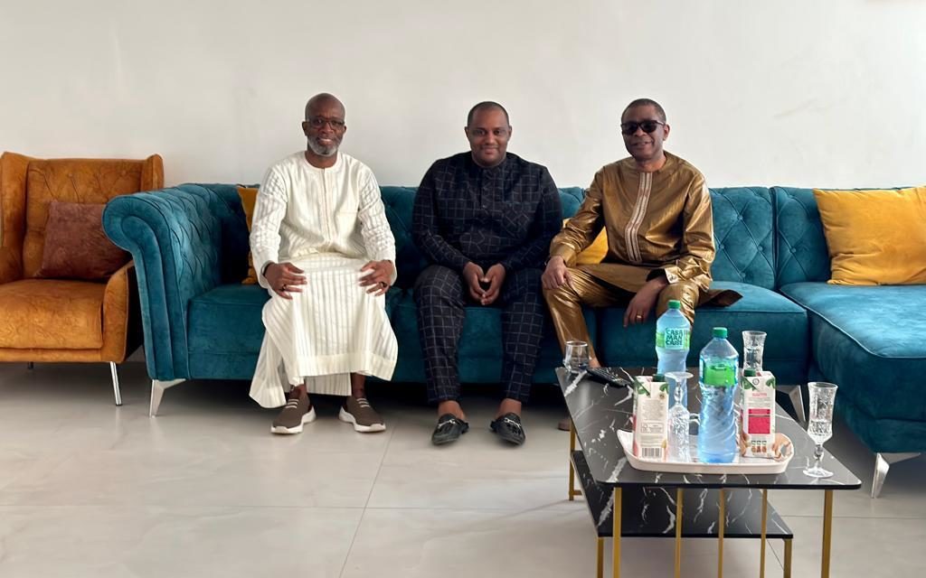 COUPURE DE SIGNAL - Youssou Ndour en visite de soutien à Walf