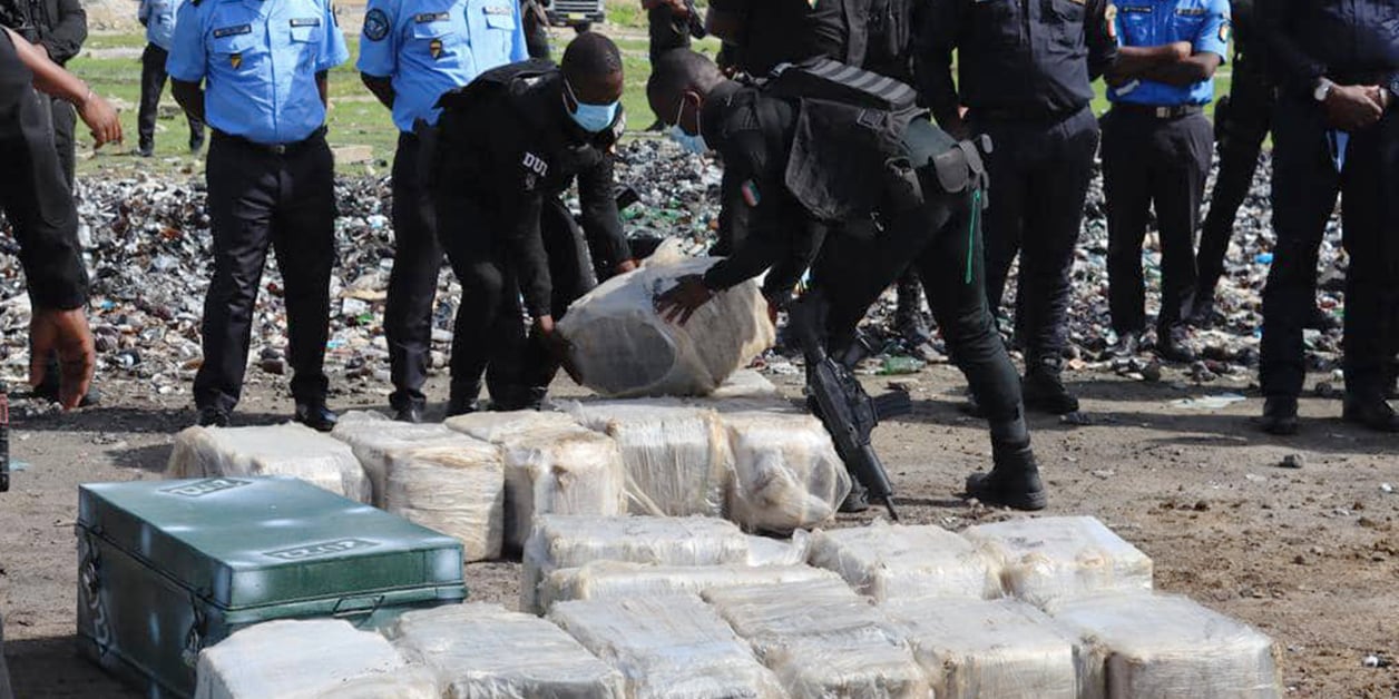 SAISIE DE 1000 KG DE COCAÏNE - 12 des 20 personnes inculpées envoyées devant la chambre criminelle