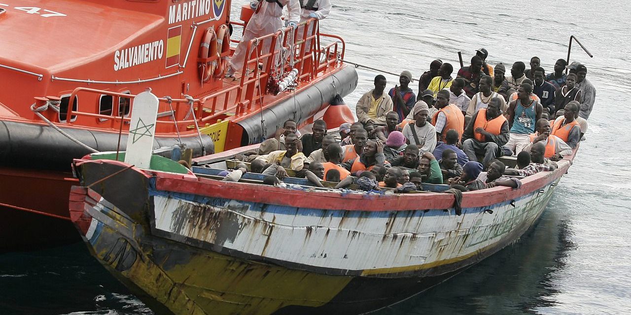 EN COULISSES - La Marine espagnole intercepte une pirogue sénégalaise avec 103 personnes