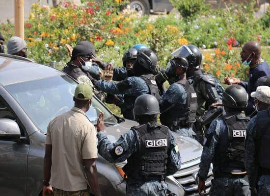 CITE KEUR GORGUI - Les minutes de l'arrestation de Sonko