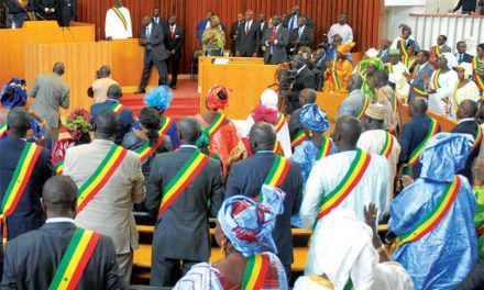 REVISION DE L'ARTICLE 87 DE LA CONSTITUTION- Taxawu Sénégal dit niet