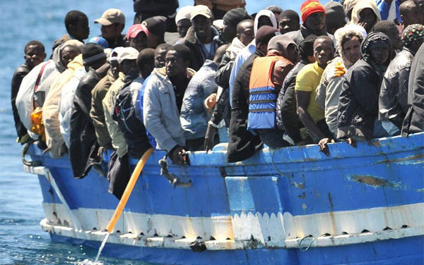 BASE NAVALE DE DAKAR - Antoine Diome accueille 150 migrants secourus par la Marine nationale