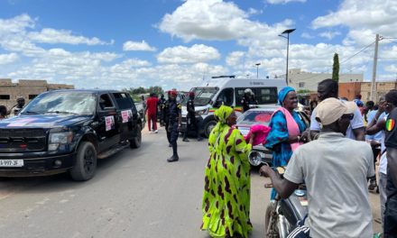 RICHARD-TOLL - La police balance des lacrymogènes sur le cortège de Malick Gakou