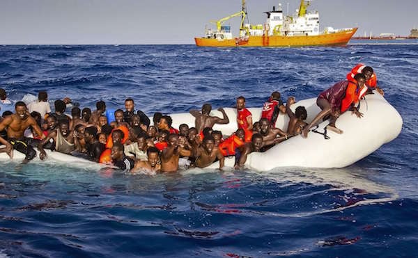 EN COULISSES - Nouveau convoi de 65 migrants