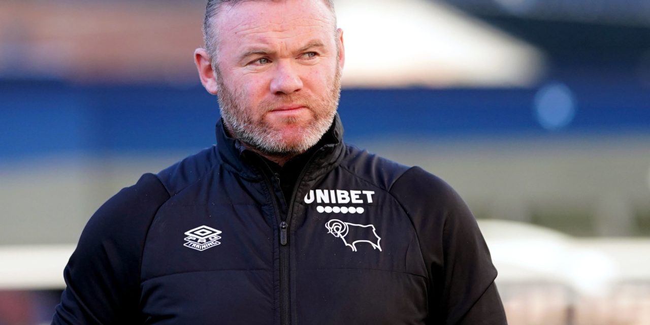 BIRMINGHAM - Wayne Rooney prend les commandes