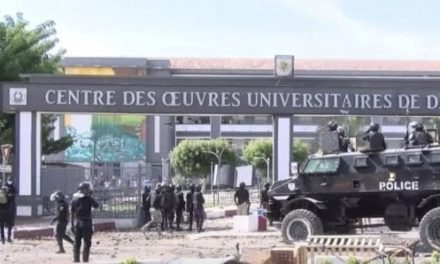 UCAD - La conférence de presse des étudiants dispersée à coup de lacrymogènes