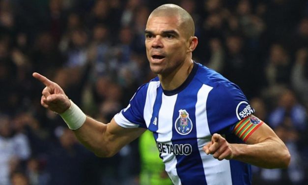 LIGUE DES CHAMPIONS - Pepe entre dans la Légende !