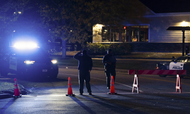 NEW YORK - Un homme tue quatre membres de sa famille, blesse deux policiers avant d'être abattu