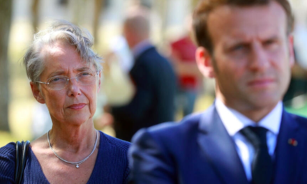 FRANCE - La Première ministre Élisabeth Borne remet la démission de son gouvernement