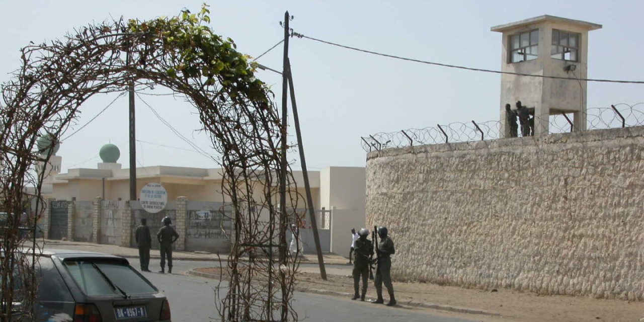 VIOLENCES À AGENT DANS L'EXERCICE DE SES FONCTIONS - Fallou Mbaye frappe un surveillant de prison et double sa peine