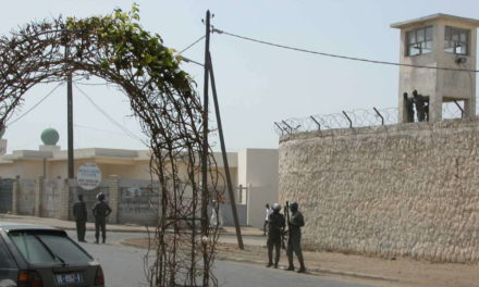 VIOLENCES À AGENT DANS L'EXERCICE DE SES FONCTIONS - Fallou Mbaye frappe un surveillant de prison et double sa peine
