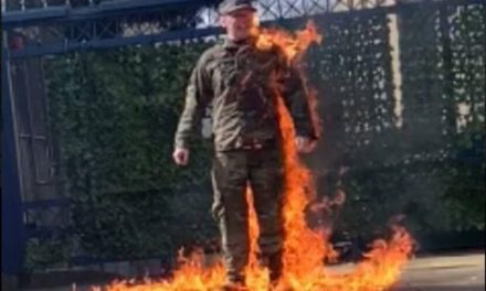 CONTRE LE GÉNOCIDE À GAZA - Un soldat américain s’immole par le feu devant l’ambassade d’Israël à Washington