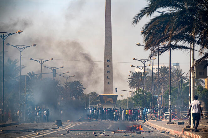 REPORT DE LA PRÉSIDENTIELLE – MANIFESTATIONS À DAKAR - La place de la Nation "bunkerisée"