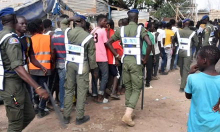 EN COULISSES - La Gendarmerie nettoie Dakar