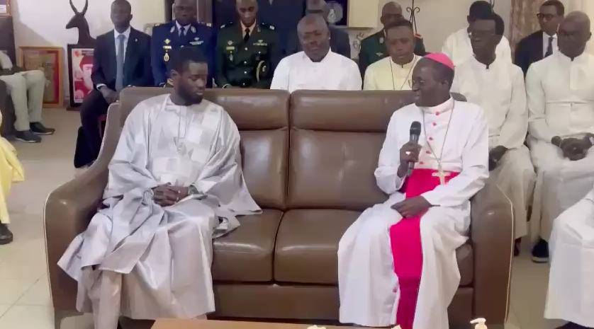 VISITES AUX CHEFS RELIGIEUX - Après la famille omarienne, le Président Diomaye chez Monseigneur Benjamin Ndiaye