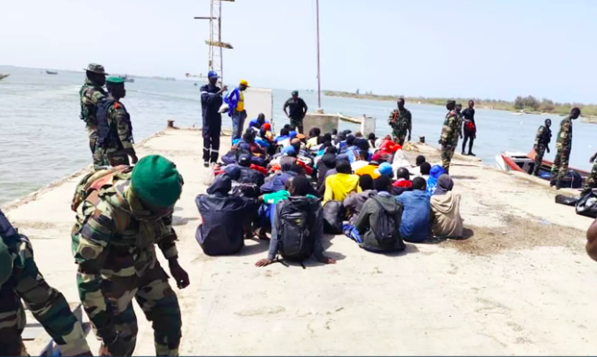 SAINT-LOUIS -  Une pirogue transportant 67 candidats à l’émigration irrégulière interpellée (Marine nationale)