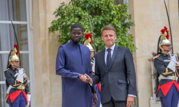 LIVRE BLANC SUR LE MASSACRE DES TIRAILLEURS SÉNÉGALAIS – Diomaye exprime sa frustration sur la non-coopération de la France