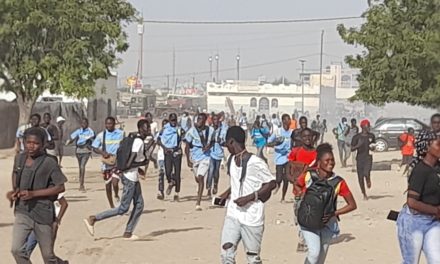 KAOLACK - Des étudiants de l’USSEIN bloquent la RN1 pour réclamer de « meilleures conditions » de travail