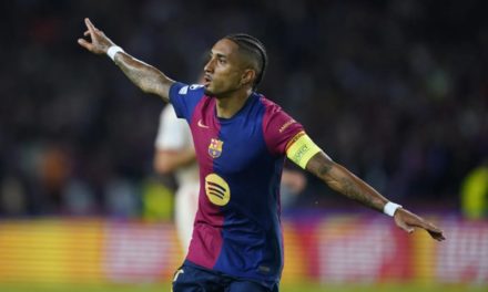 BARCELONE - Raphinha égale Messi