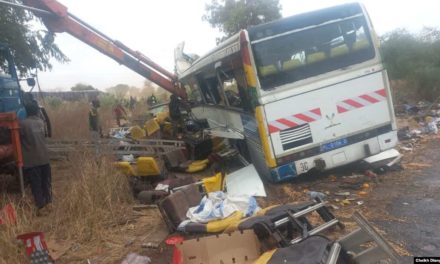 COLLISION ENTRE UN CAMION ET UN BUS TRANSPORTANT DES ELEVES - 2 morts, plusieurs blessés graves