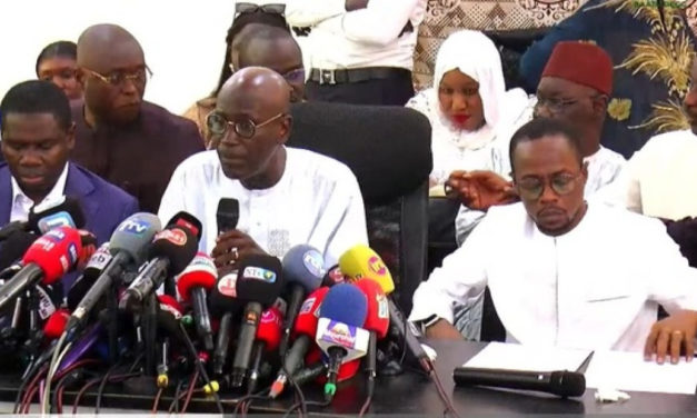SORTIE DU PM - l’APR accuse Sonko d’« opposition au pouvoir » et dénonce « l’impuissance gouvernementale »