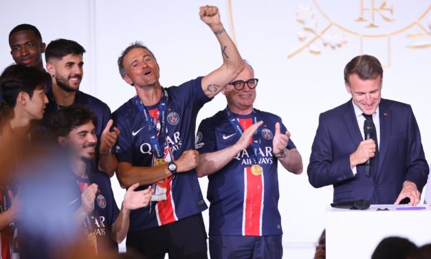 PSG - Macron rend hommage à Luis Enrique