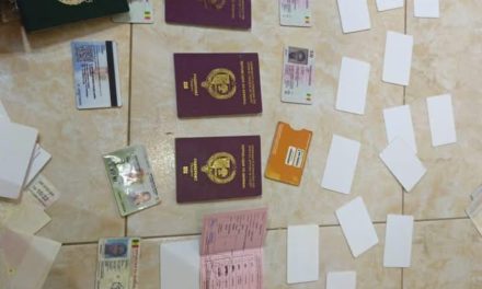 DÉMANTÈLEMENT D’UN ATELIER DE FAUX DOCUMENTS- De faux passeports et cartes d’identité saisis par la gendarmerie 