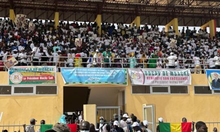 MBACKÉ - La toiture de la tribune du stade municipal arrachée par la tempête, plusieurs blessés signalés