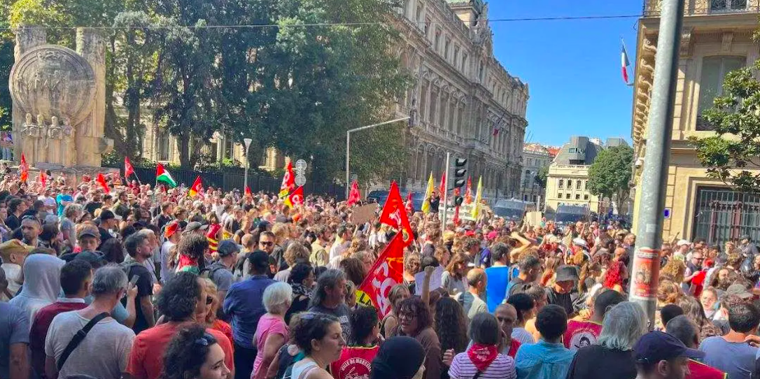 «BLOQUONS TOUT» EN FRANCE - Près de 300 arrestations, des manifestation dans plusieurs villes