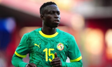 DON DE BILLETS AUX SUPPORTERS - Krépin Diatta imite Pape Thiaw