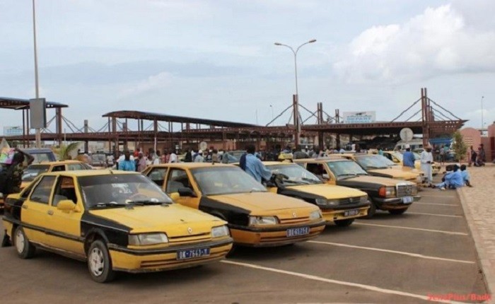 TRAFIC DAKAR-TOUBA - 55 "Allo Taxi" arrêtés