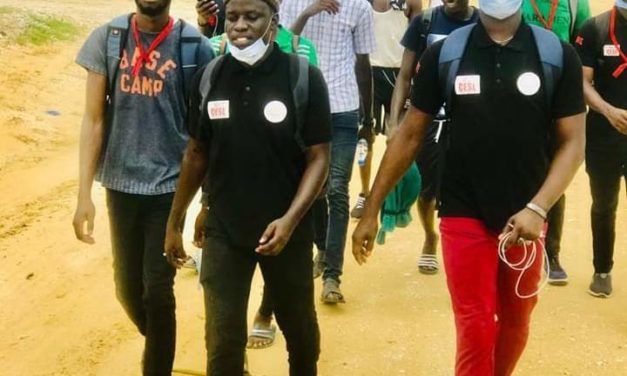 MARCHE DES ETUDIANTS DE DAKAR A SAINT-LOUIS- Un marcheur stoppé par un malaise