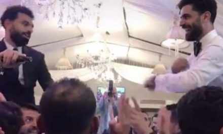 TESTE POSITIF AU COVID-19 - Salah et les photos qui font polémique