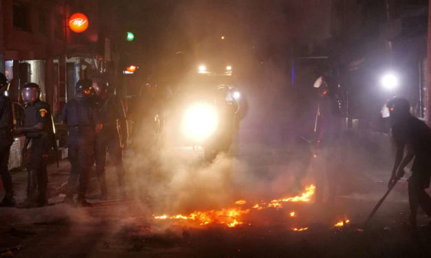 MANIFS ANTI-COUVRE-FEU  - Des nervis pour casser les manifestants